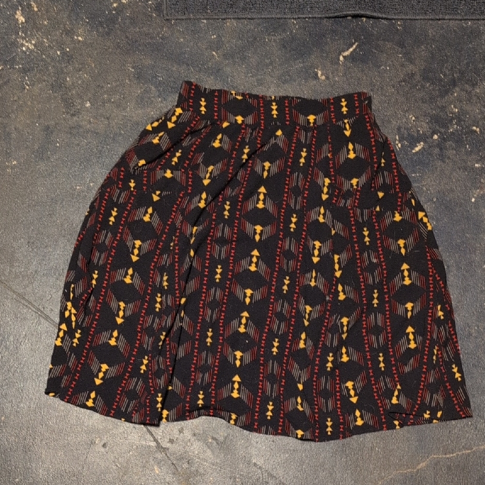 Chic Black and Yellow Patterned Midi Skirt
